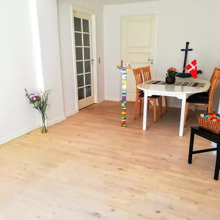 5 Min Walk To Lego House - 80M2 - 2 Bedroom Apartment With Garden