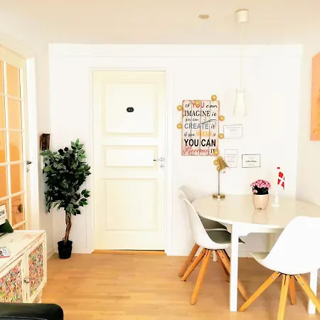 5 Min Walk To Lego House - 80M2 - 2 Bedroom Apartment With Garden Lejlighed